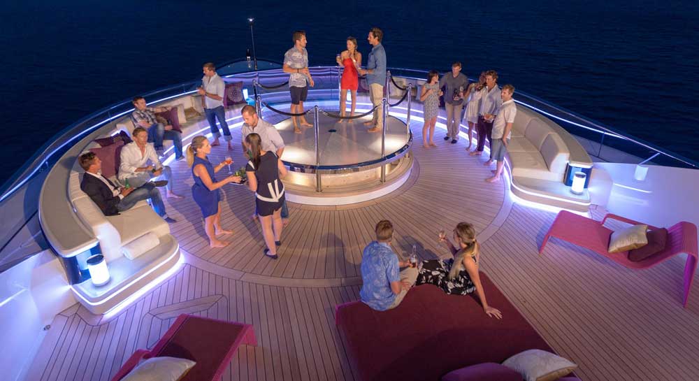 What are the Reasons to Host a Corporate Yacht Party?